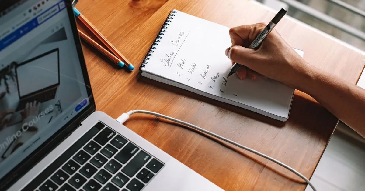 Cómo crear un curso en Systeme.io: módulos, lecciones y drip