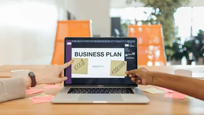 Cómo lanzar un infoproducto: estrategia paso a paso